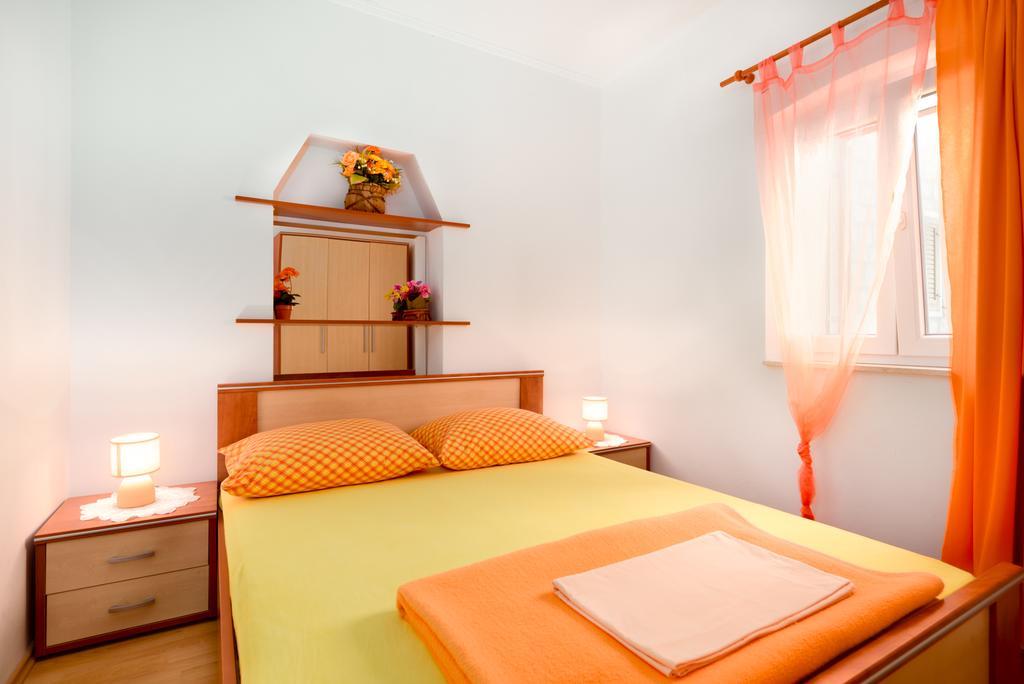 Daniela Old Town Apartment *