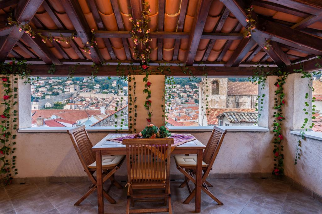 Daniela Old Town Apartment